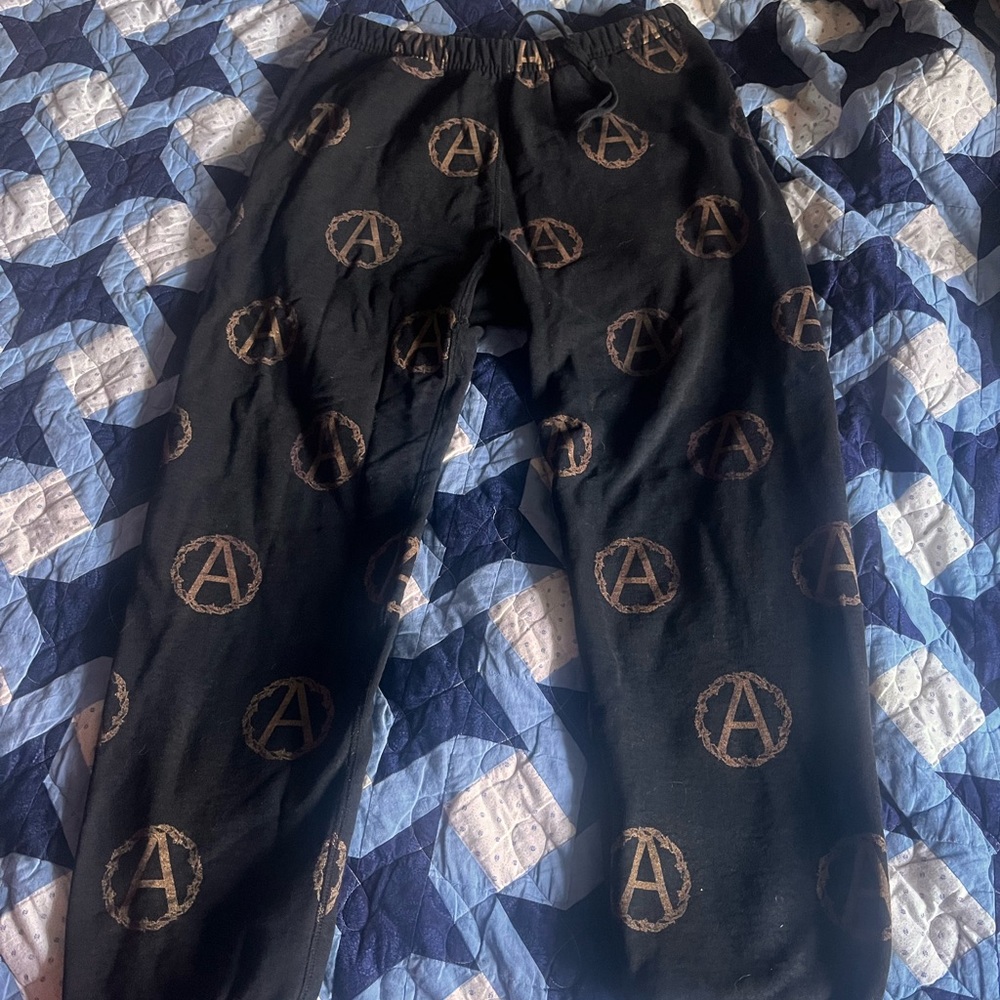 Supreme sweatpants thick and comfortable black men’s size medium